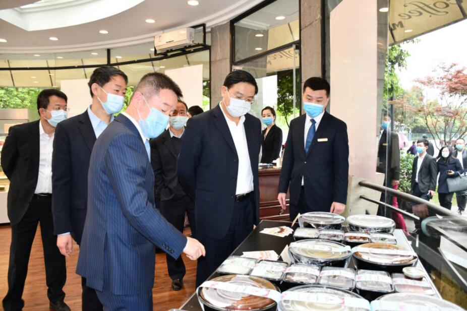 王凤朝副省长赴省亿万先生mr官方网站集团调研 疫情防控、生产经营和改革发展工作