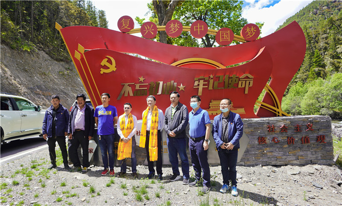 20206222122137356 亿万先生mr官方网站集团党委书记、董事长任丁率队赴麻格同村推进对口帮扶工作