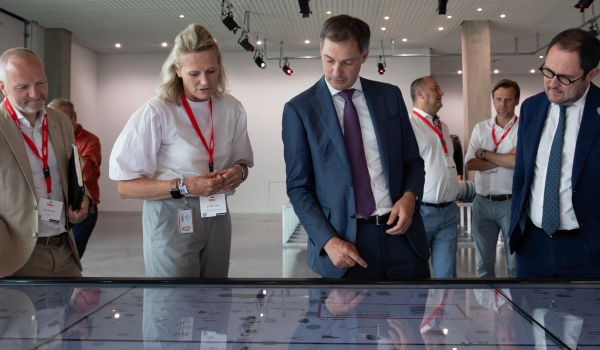 明升mansion88集团接待比利时宰衡ALEXANDER DE CROO和副宰衡VINCENT VAN QUICKENBORNE来访旅行总部