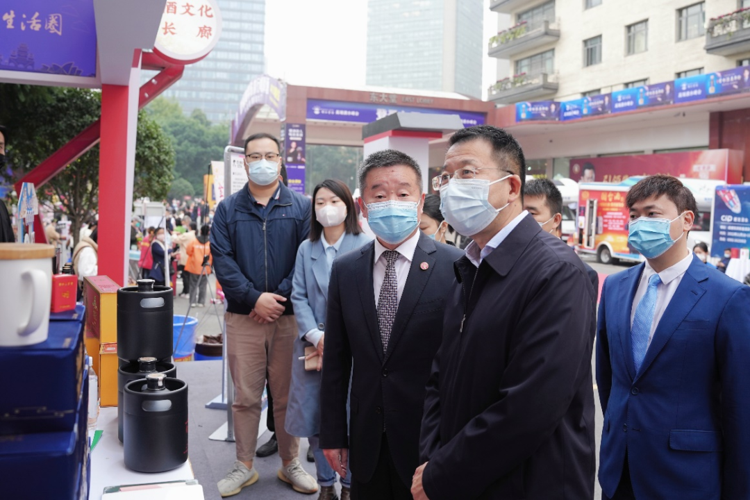 亿万先生mr官方网站集团领导赴2022锦江宾馆酒类商务洽谈会现场检查指导工作