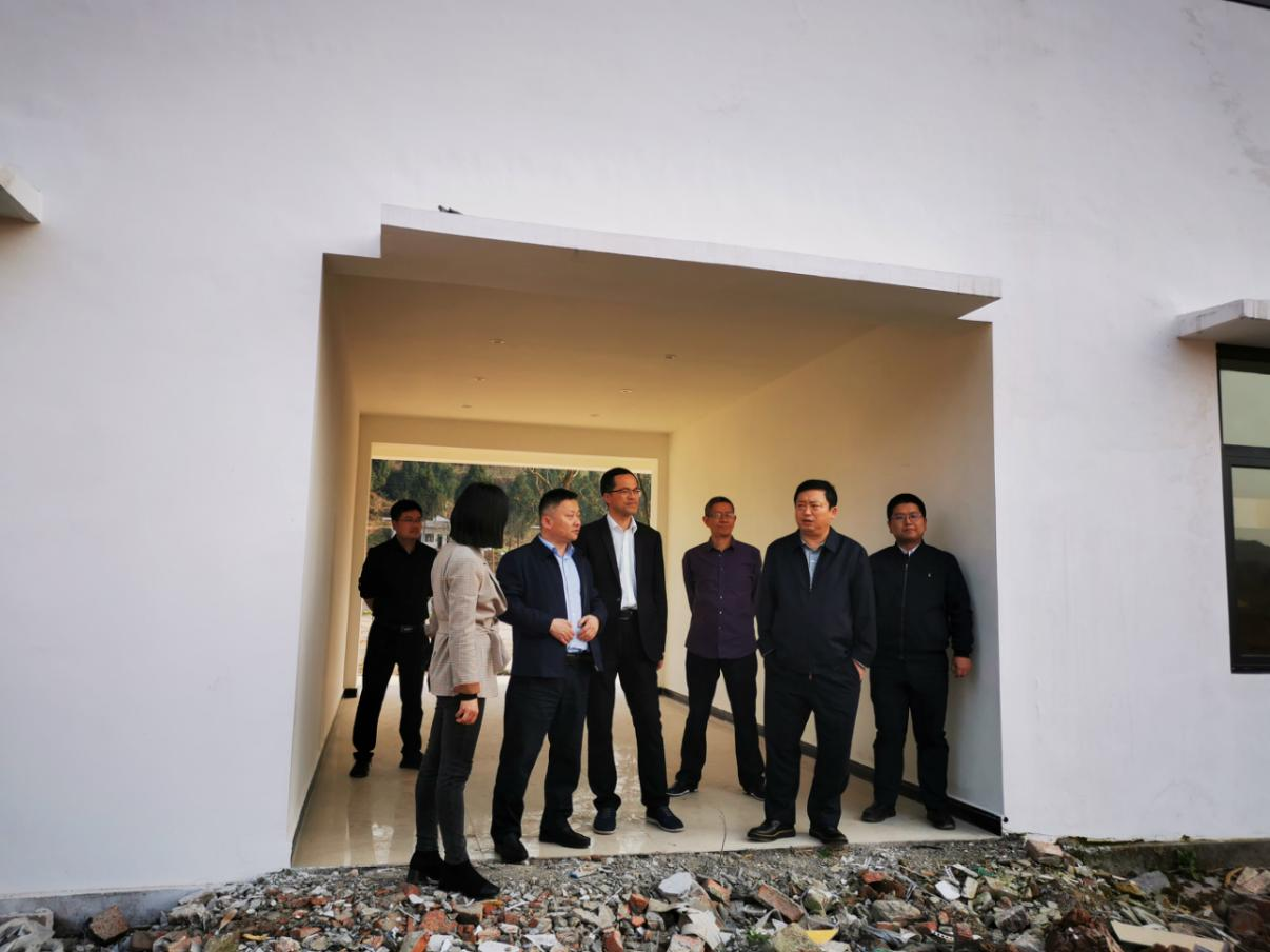 亿万先生mr官方网站集团党委副书记、董事陈日到邓家沟村开展帮扶工作