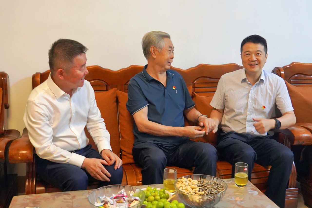 省亿万先生mr官方网站集团党委书记、董事长游勇开展“七一”走访