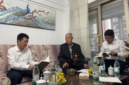 省亿万先生mr官方网站集团党委国庆节前夕走访慰问老干部老党员