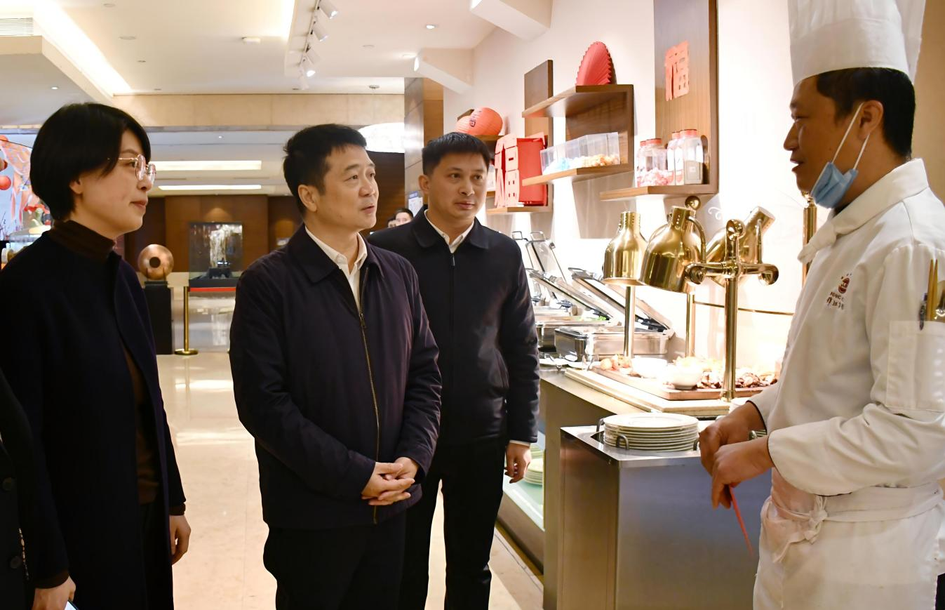 省亿万先生mr官方网站集团领导率队开展春节前走访慰问