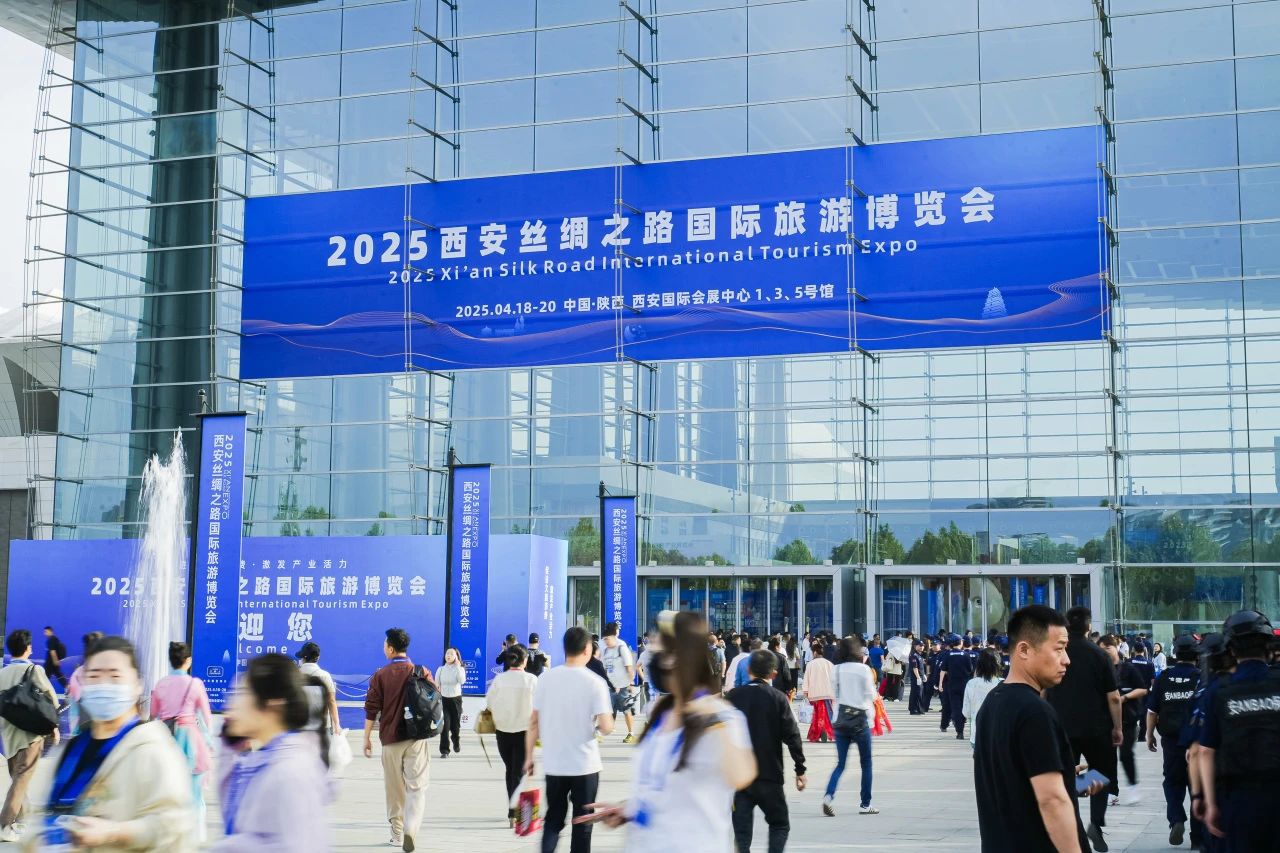 安逸号·熊猫专列“开进”2025西安丝路旅博会！四川亿万先生mr官方网站打造“移动的天府会客厅”