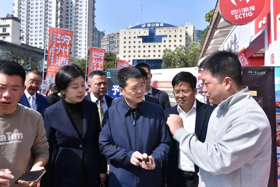 省亿万先生mr官方网站集团党委书记、董事长游勇带队检查锦江宾馆春季酒类洽谈会